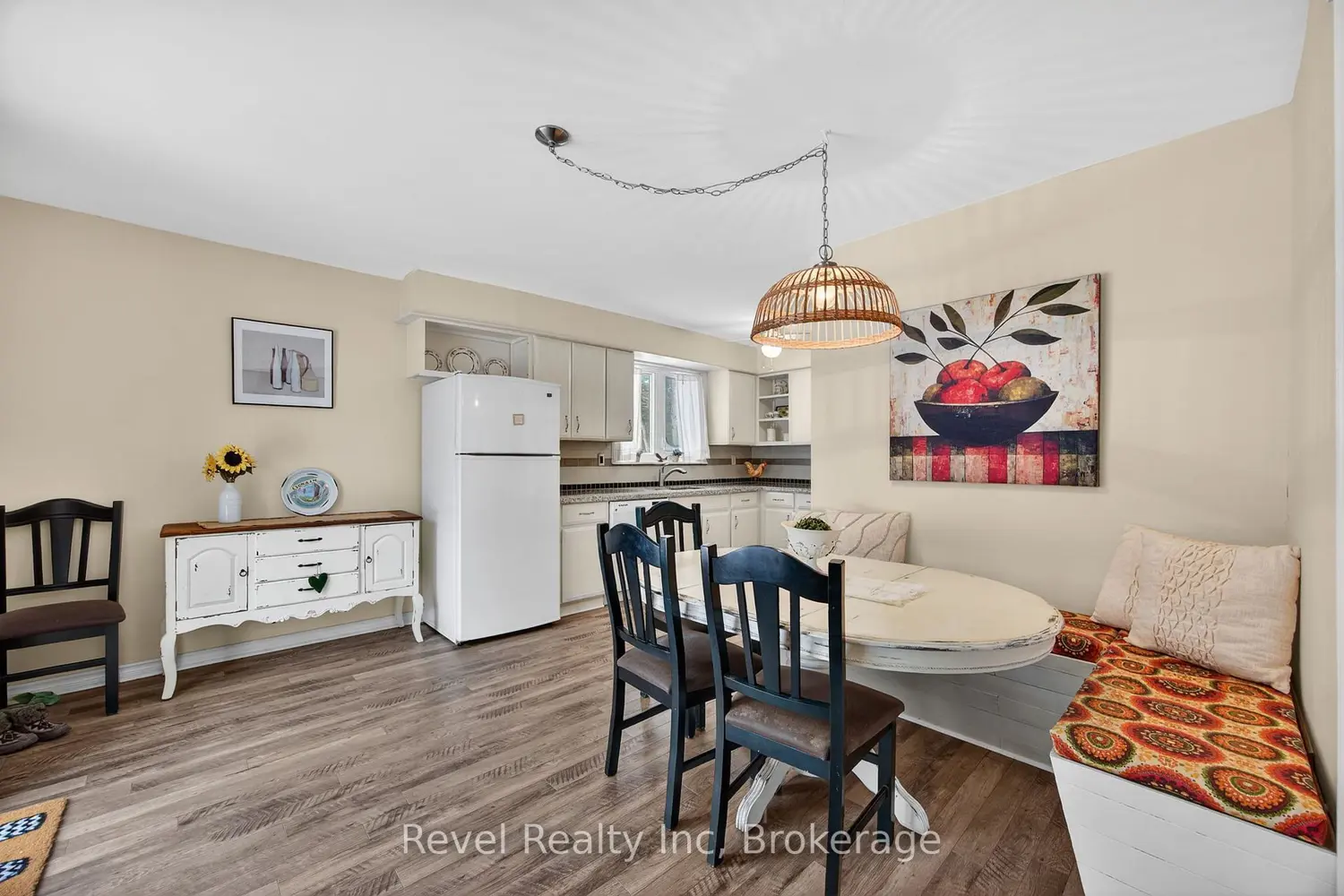 Additional image 2 of 8 Manitou Crescent