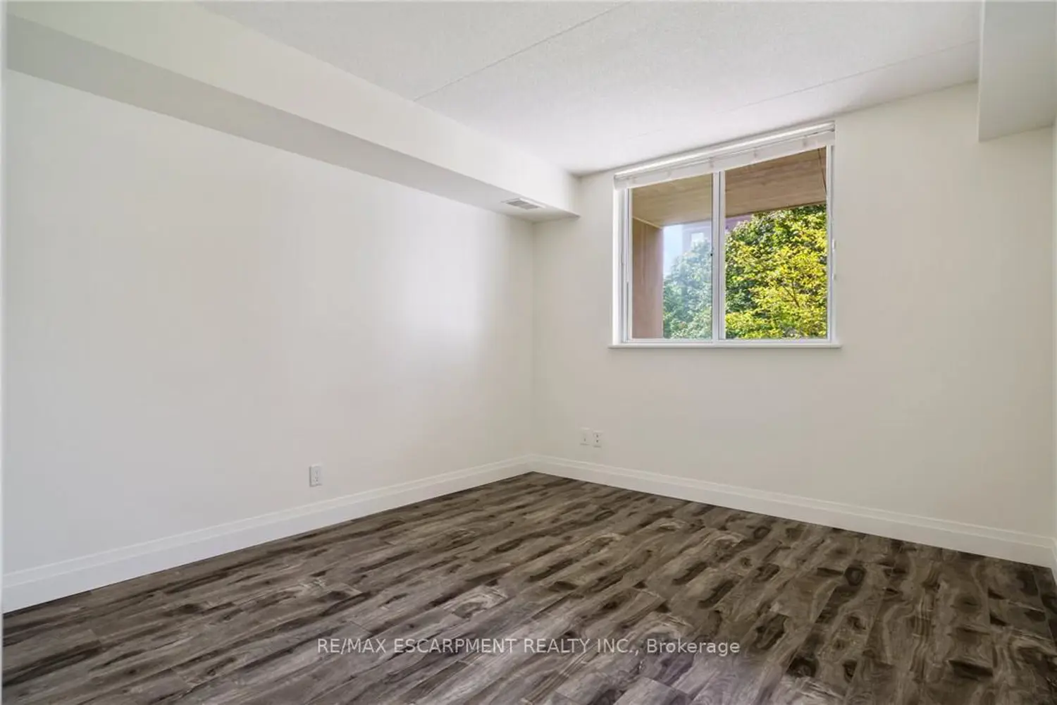 Additional image 9 of 3499 Upper Middle Road #211