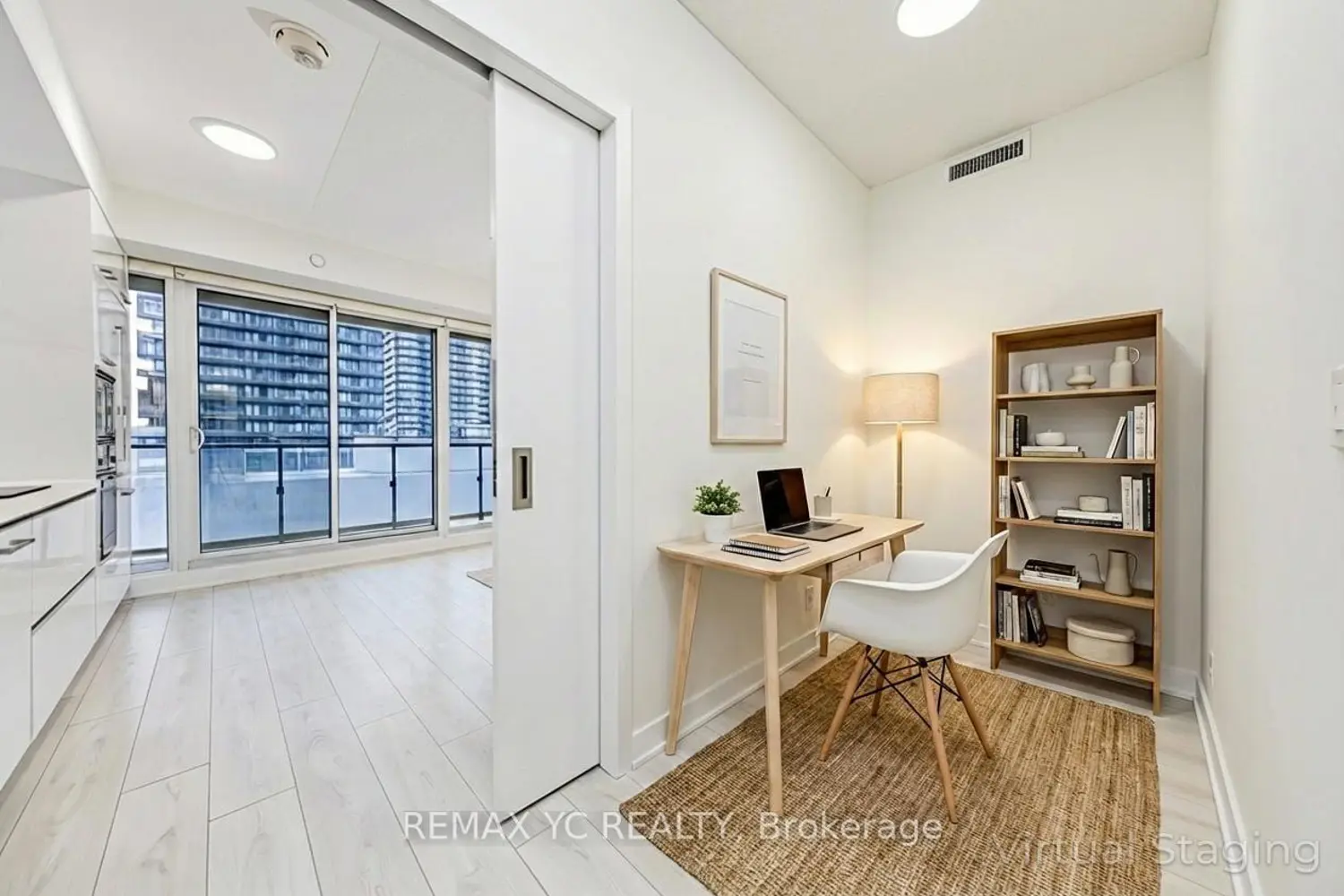 Additional image 3 of 2221 Yonge Street 1111