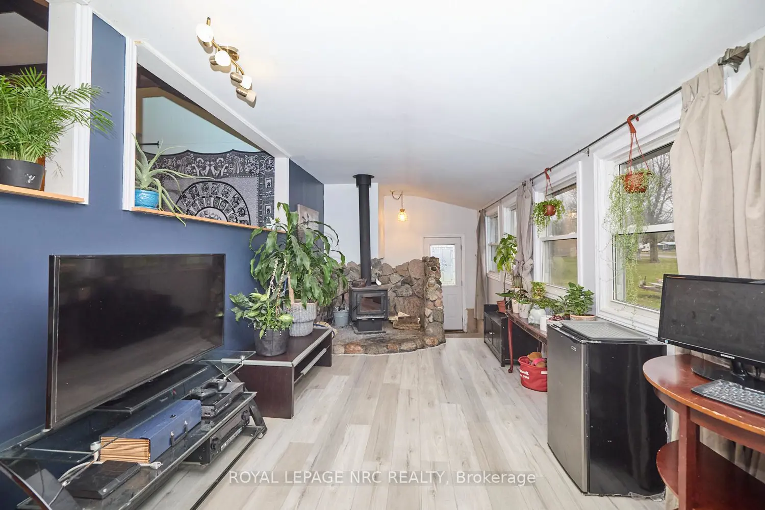 Additional image 6 of 48 Derner Line