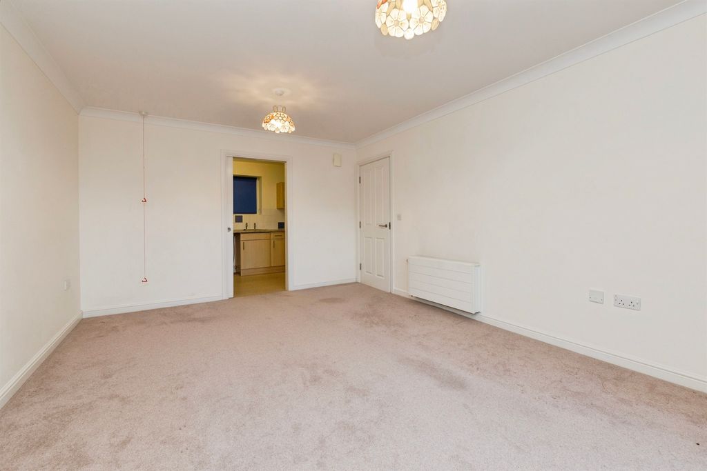 2 bed flat for saleHartfields, Hartlepool TS26 photo 3
