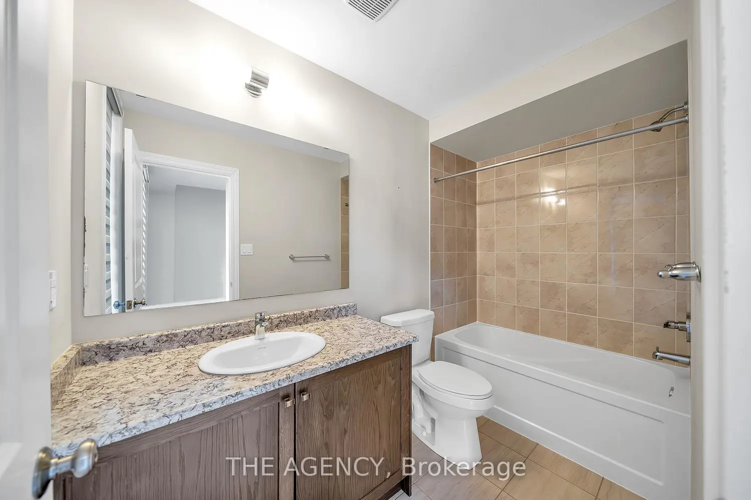 Additional image 18 of 56 Douet Lane