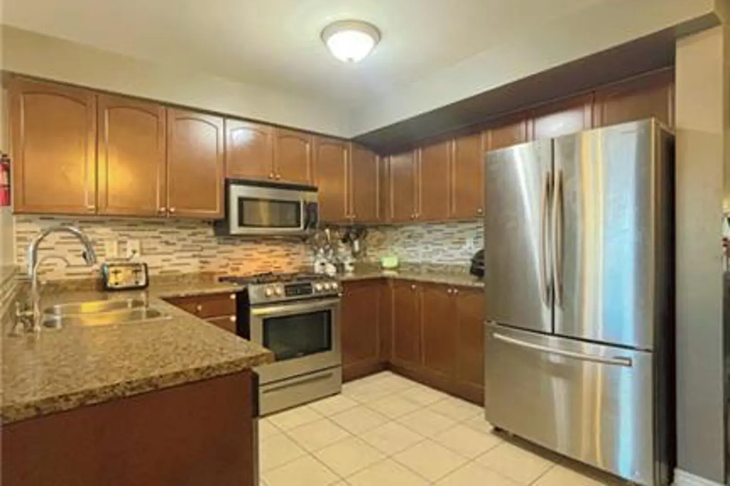 Additional image 6 of 252 Berry Street