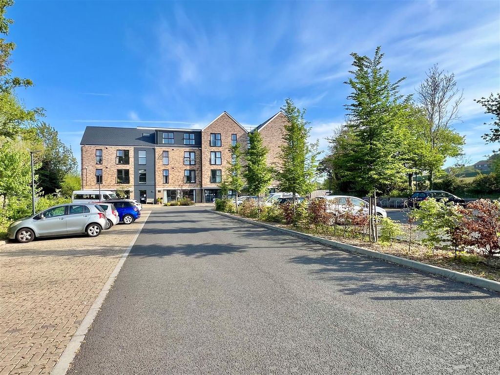 2 bed flat for saleFreshwater, Isle Of Wight PO40