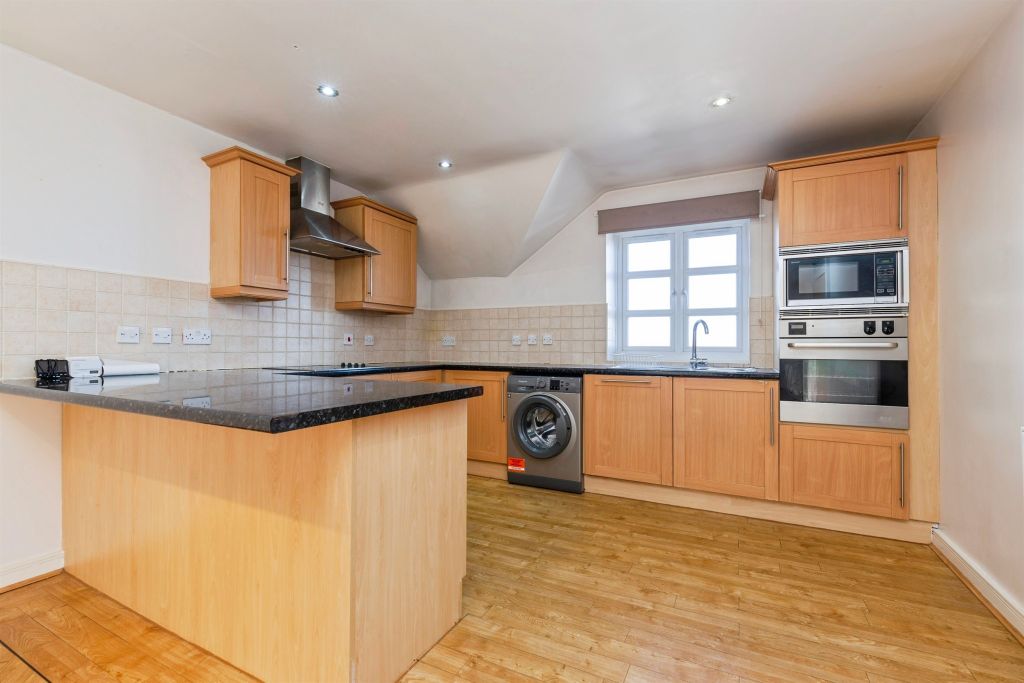 2 bed flat for saleMariners Point, Hartlepool TS24 photo 4