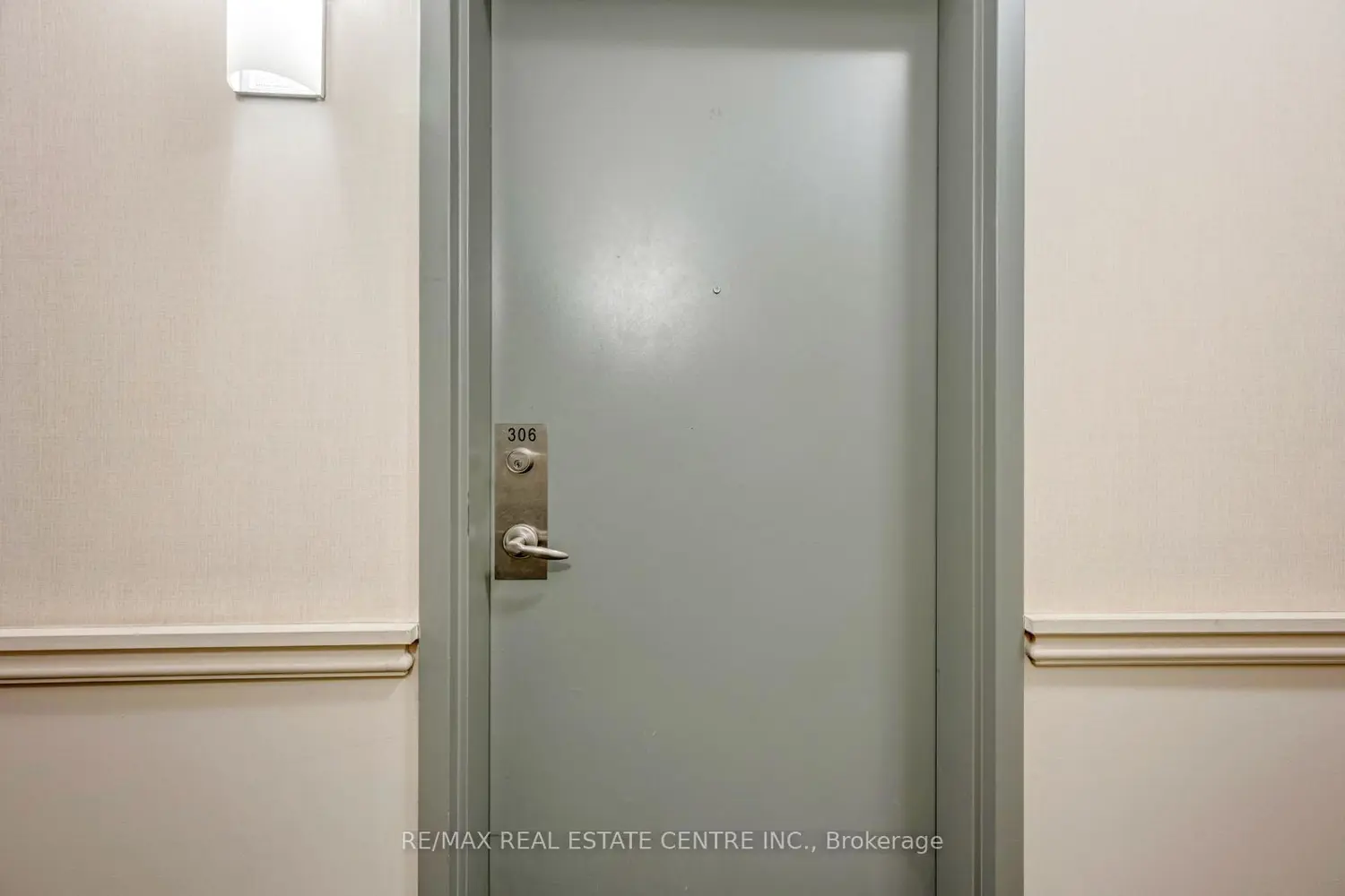 Additional image 5 of 3055 Thomas Street 306