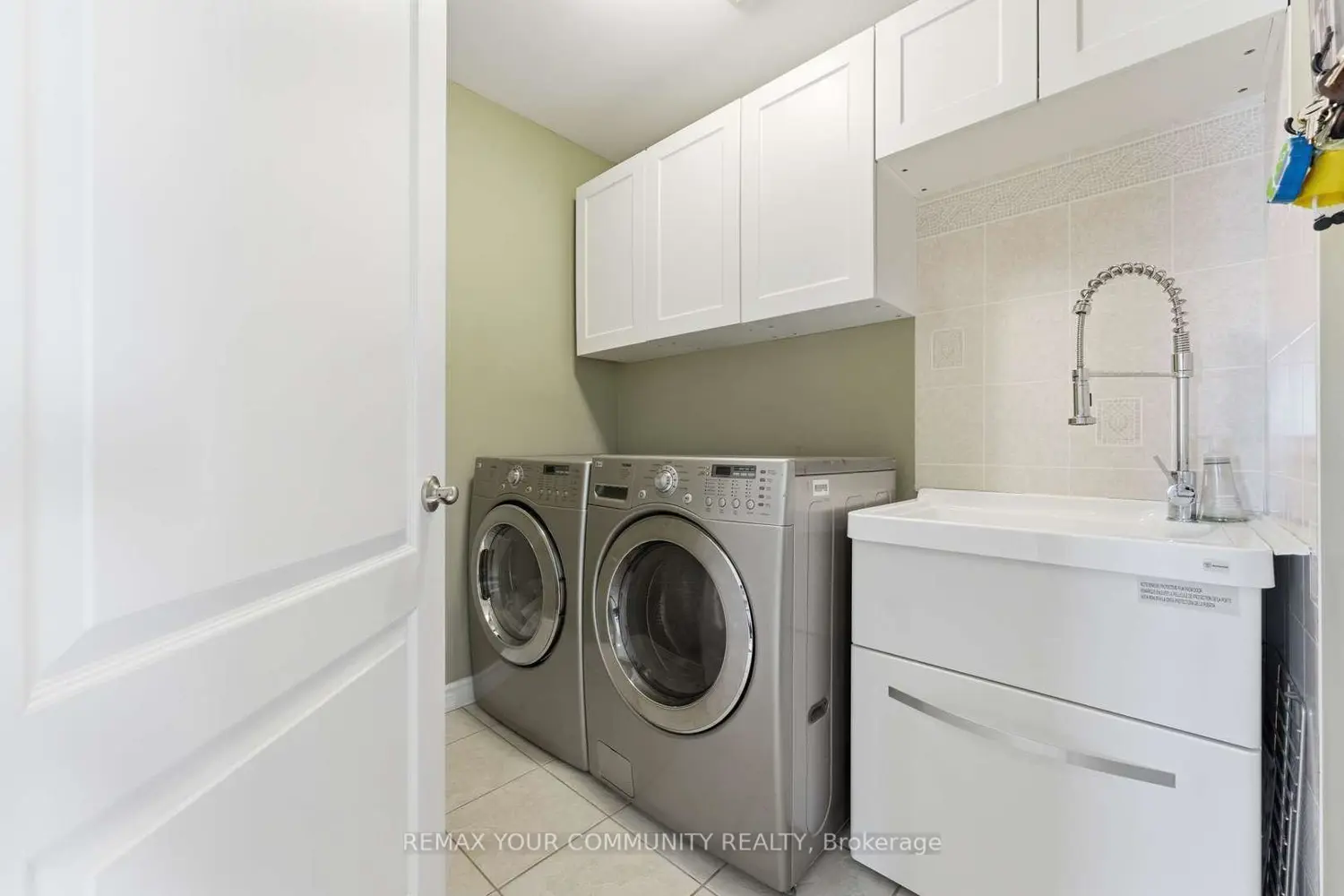 37 Saint Avenue photo 4