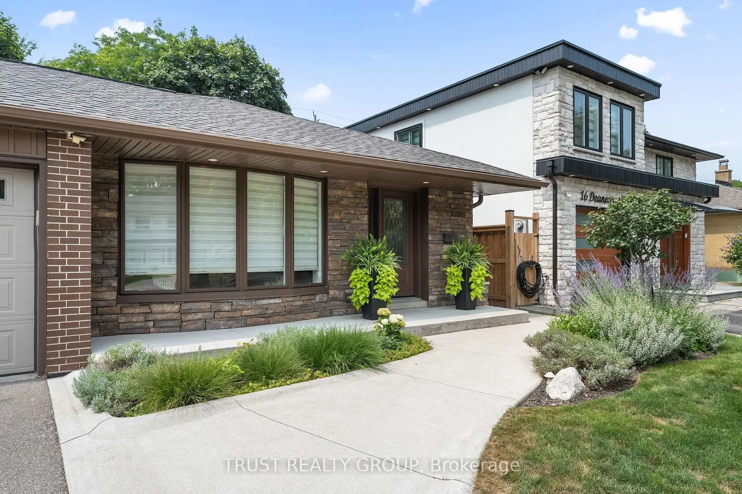 18 Deanecrest Road