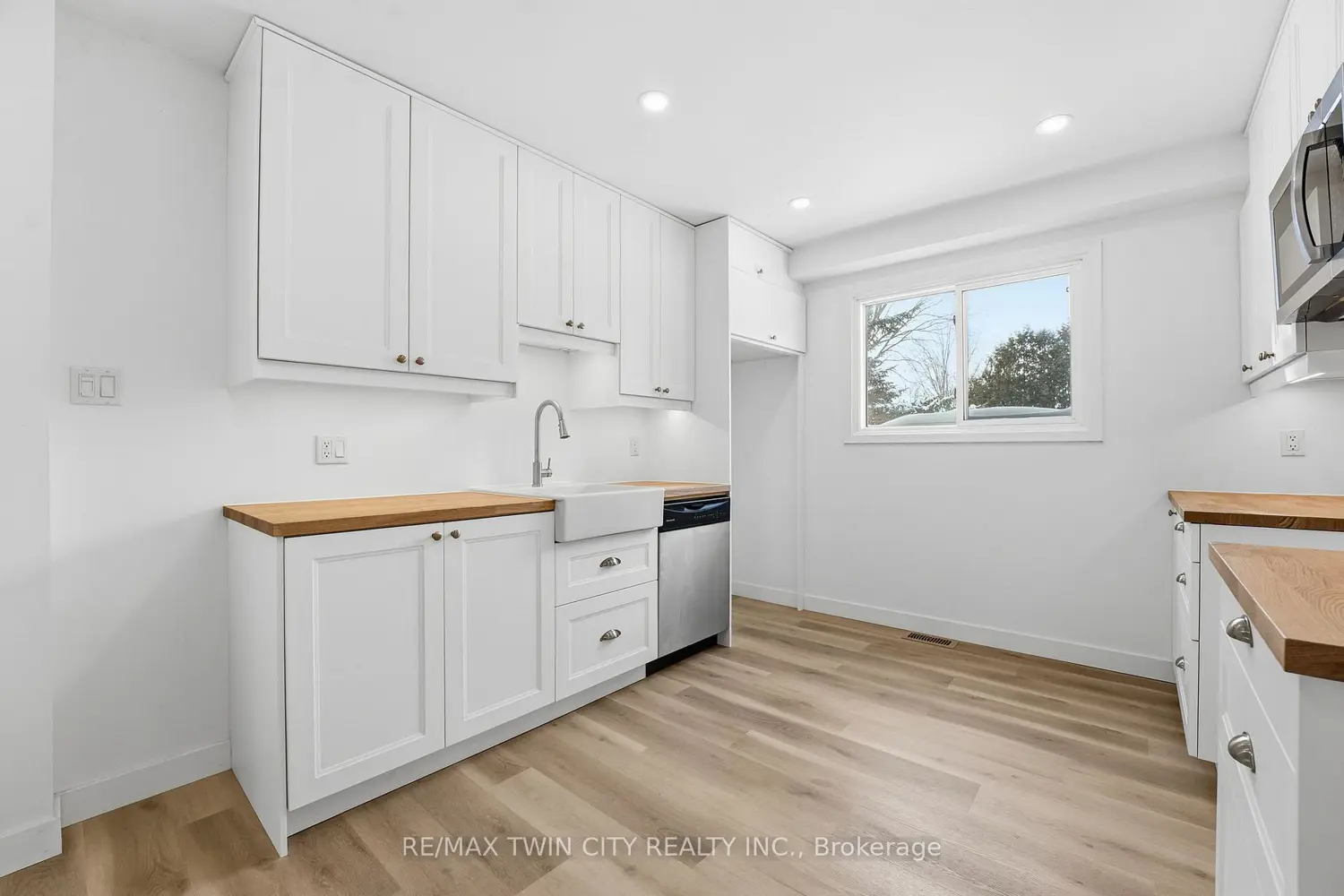 35 Oakhill Drive 20C photo 5
