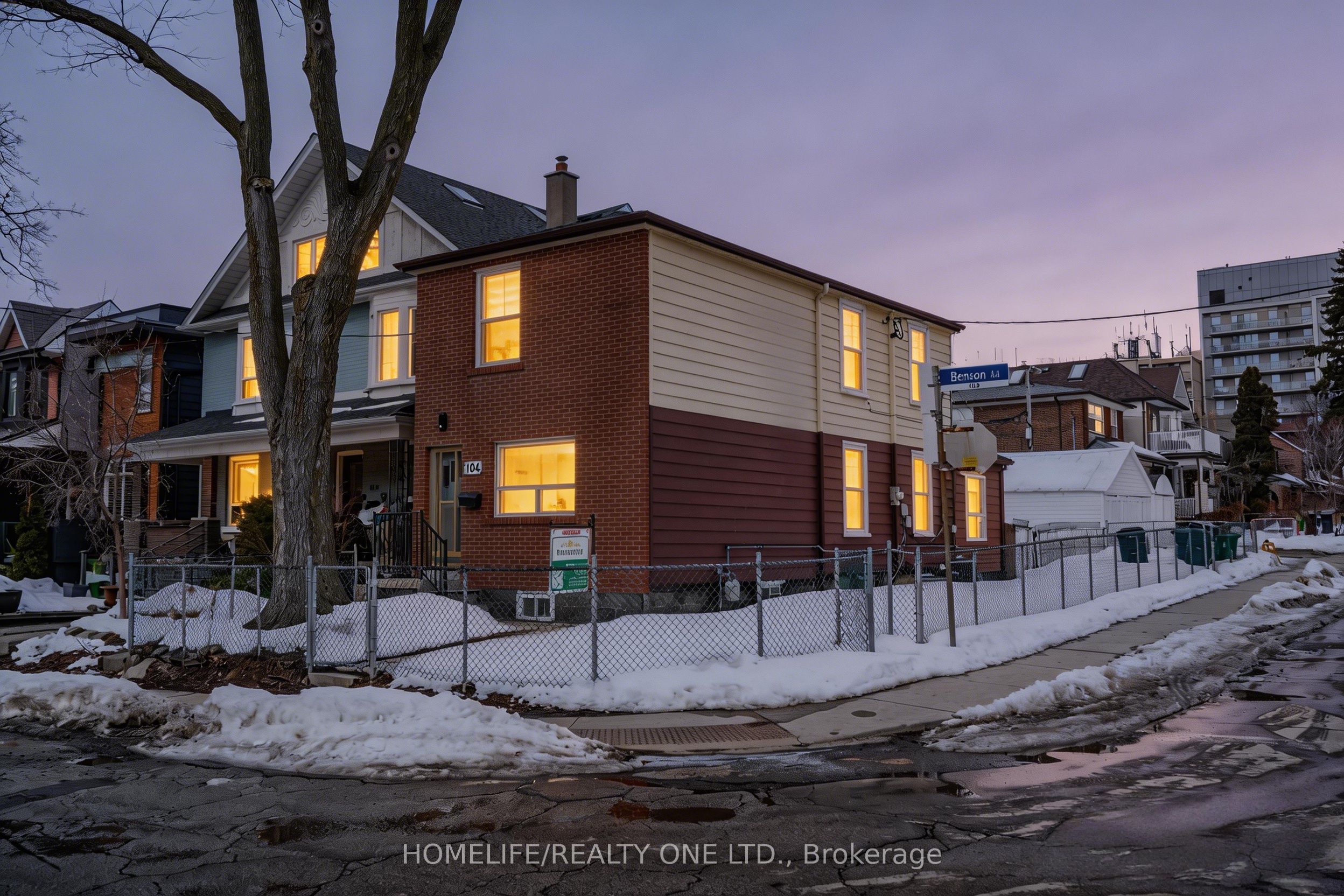 104 Benson Avenue, Toronto, ON, M6G 2J1