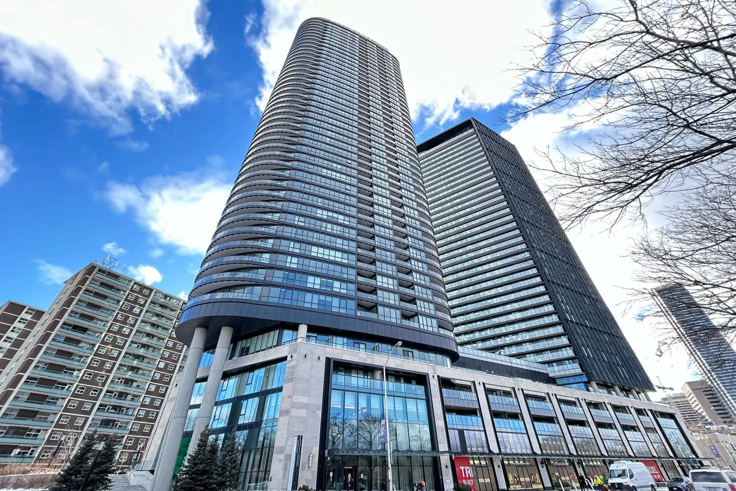 585 Bloor Street 2219
