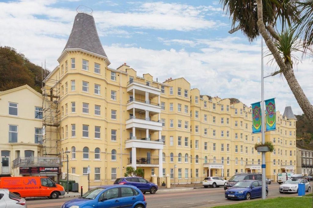 2 bed flat for saleQueens Promenade, Douglas, Isle Of Man IM2