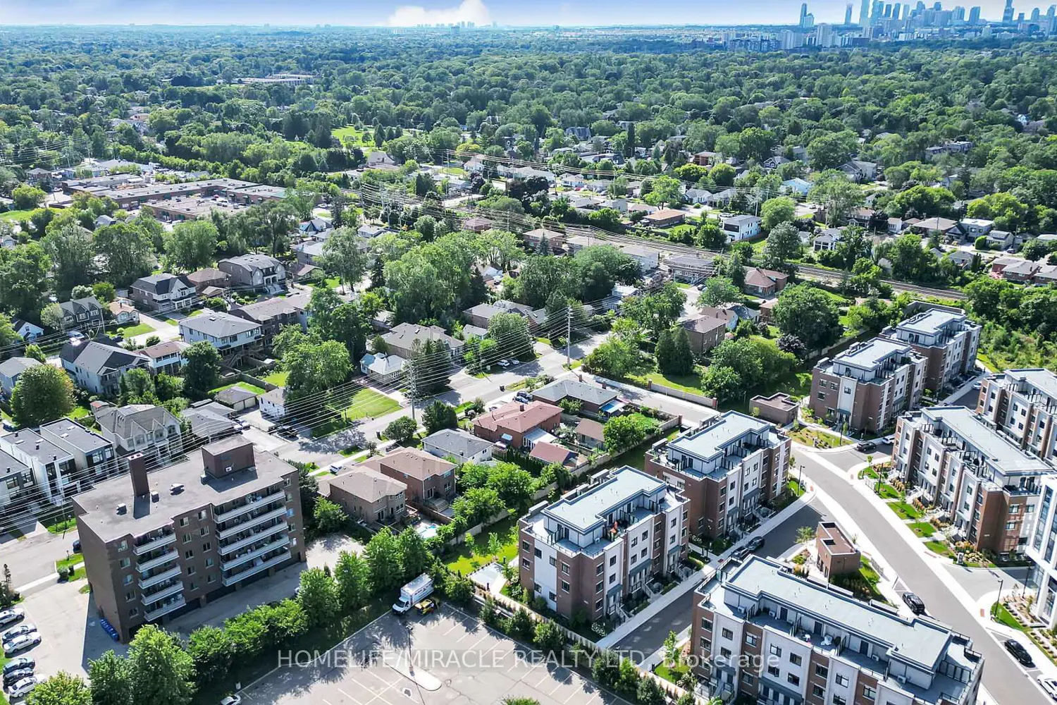 Additional image 19 of 1062 Douglas Mccurdy Common 230