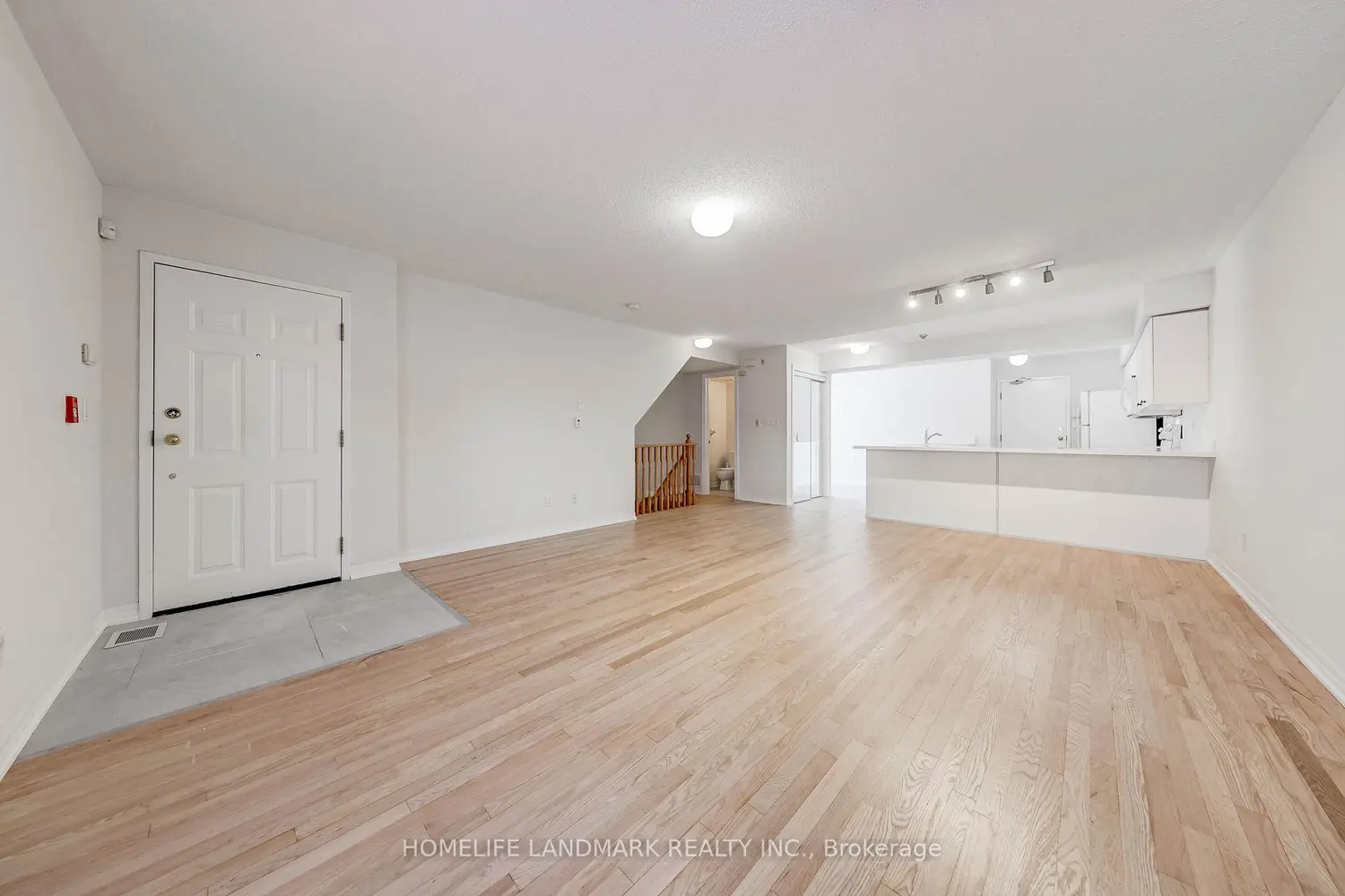 Additional image 11 of 118 Finch Avenue 19