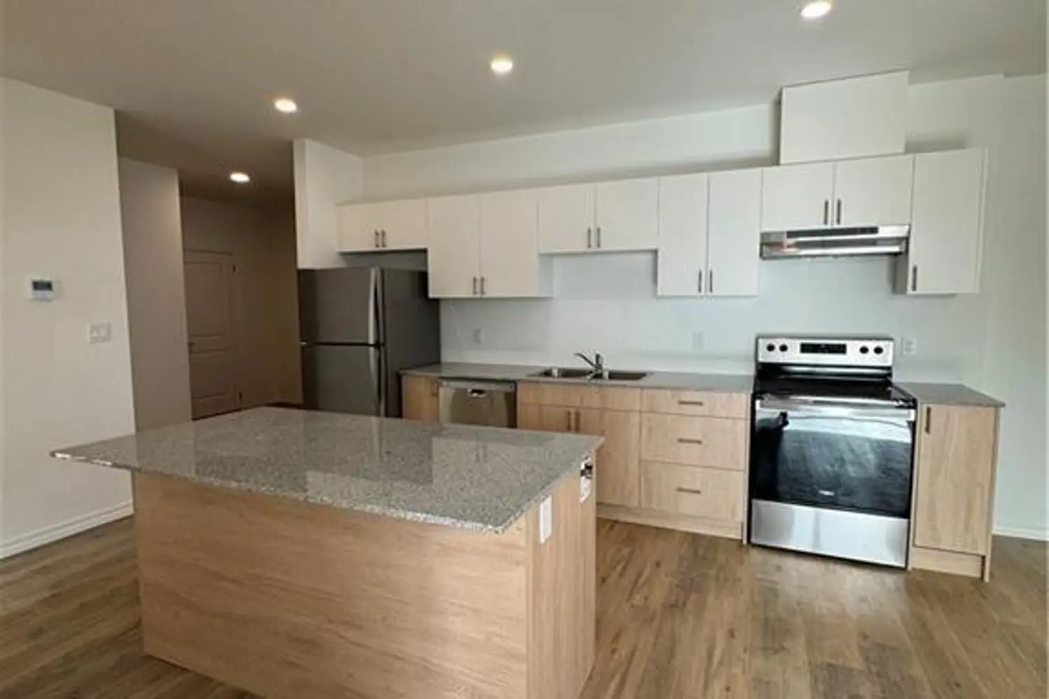 Additional image 6 of 1098 Paisley Road 105 A