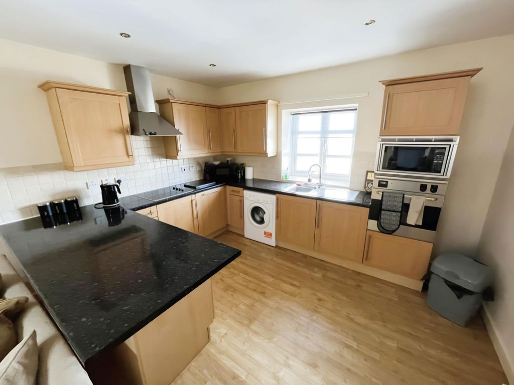 2 bed flat for saleMariners Point, Hartlepool TS24 photo 3