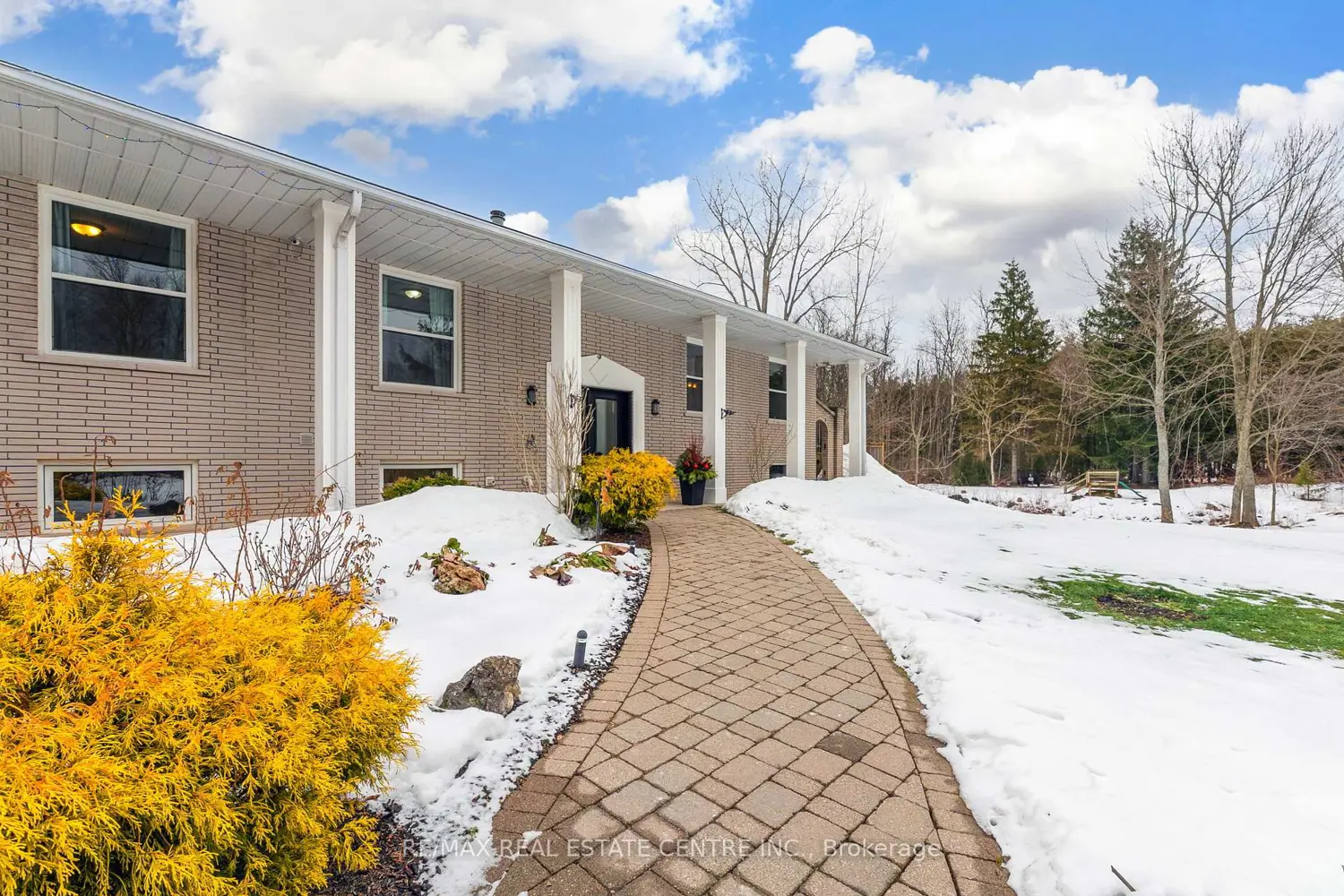 10457 Darkwood Road photo 3