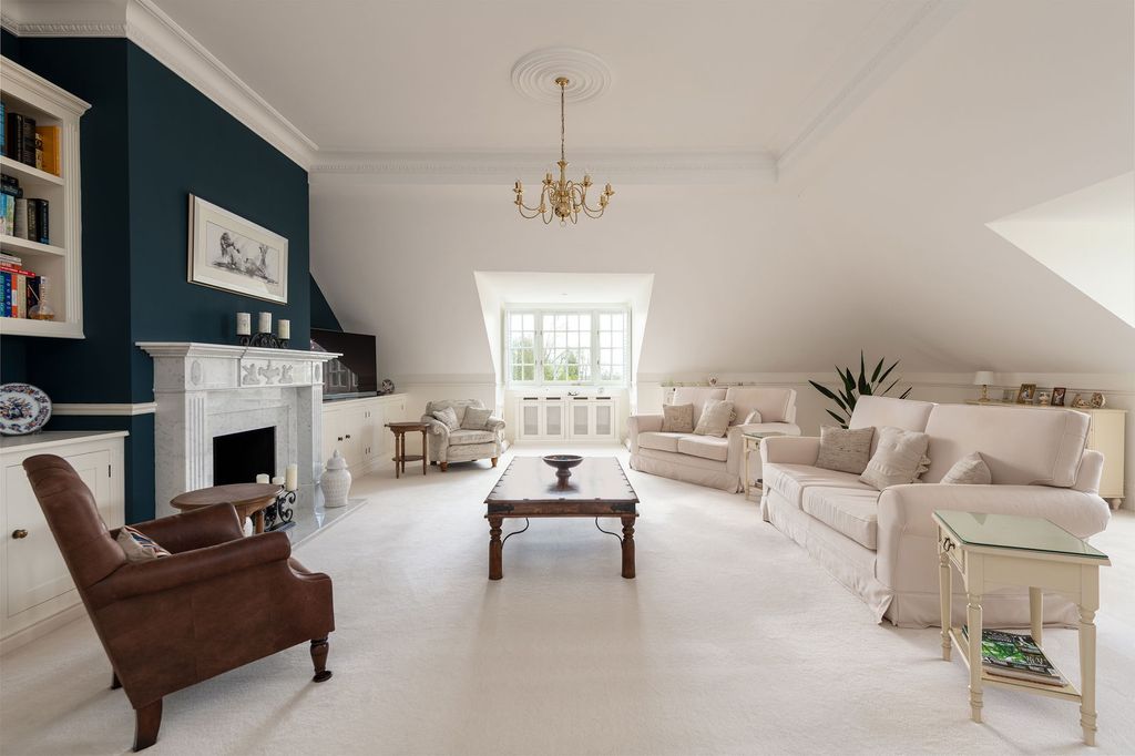 3 bed penthouse for saleStede Hill, Harrietsham, Maidstone ME17 photo 4