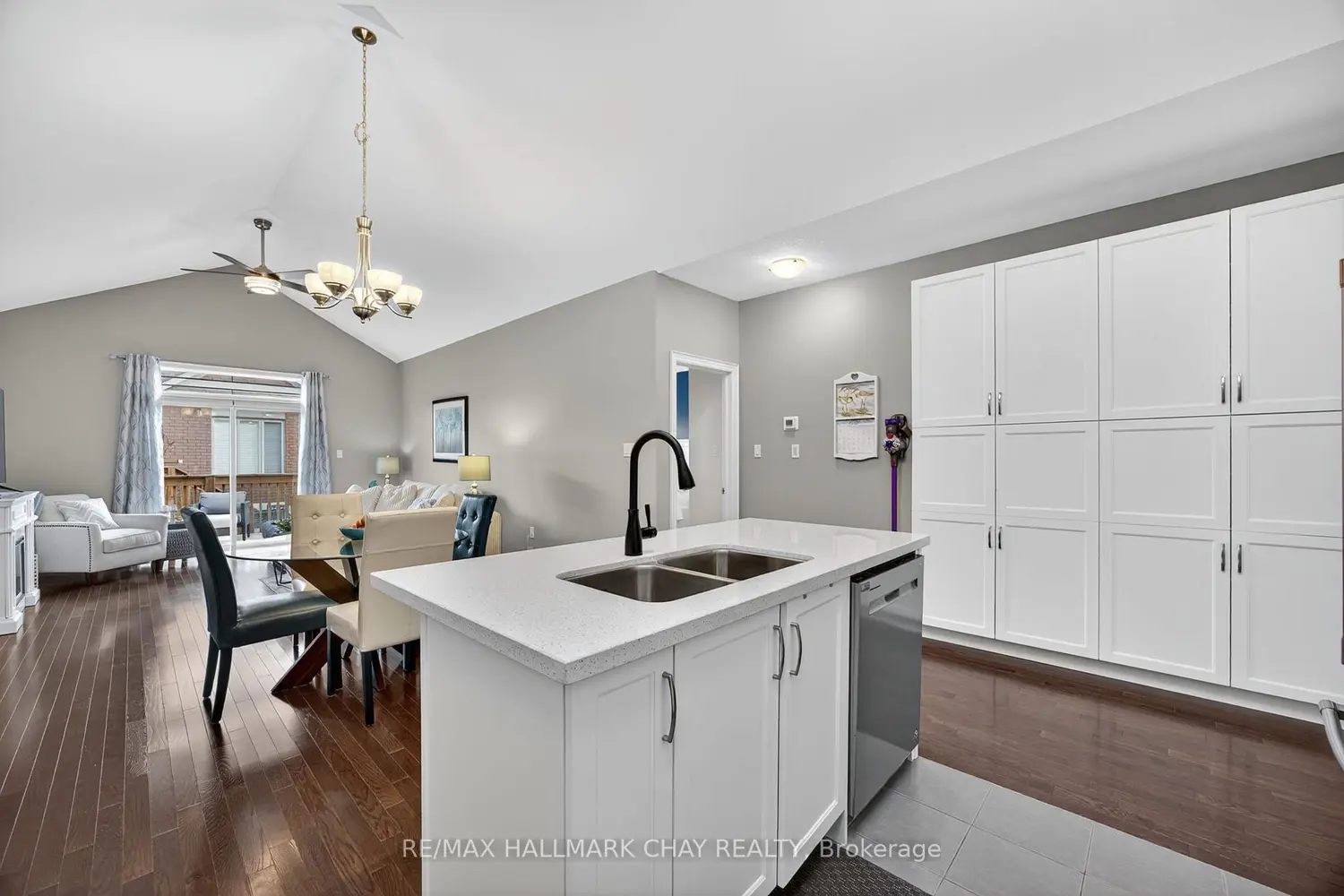 63 Summerhill Drive photo 4