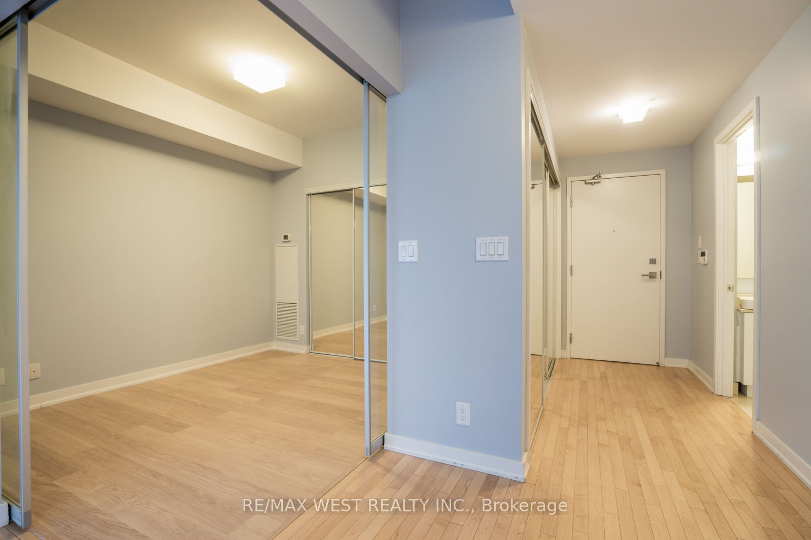 Additional image 5 of 1305-12 York Street, Toronto, ON, M5J 2Z2
