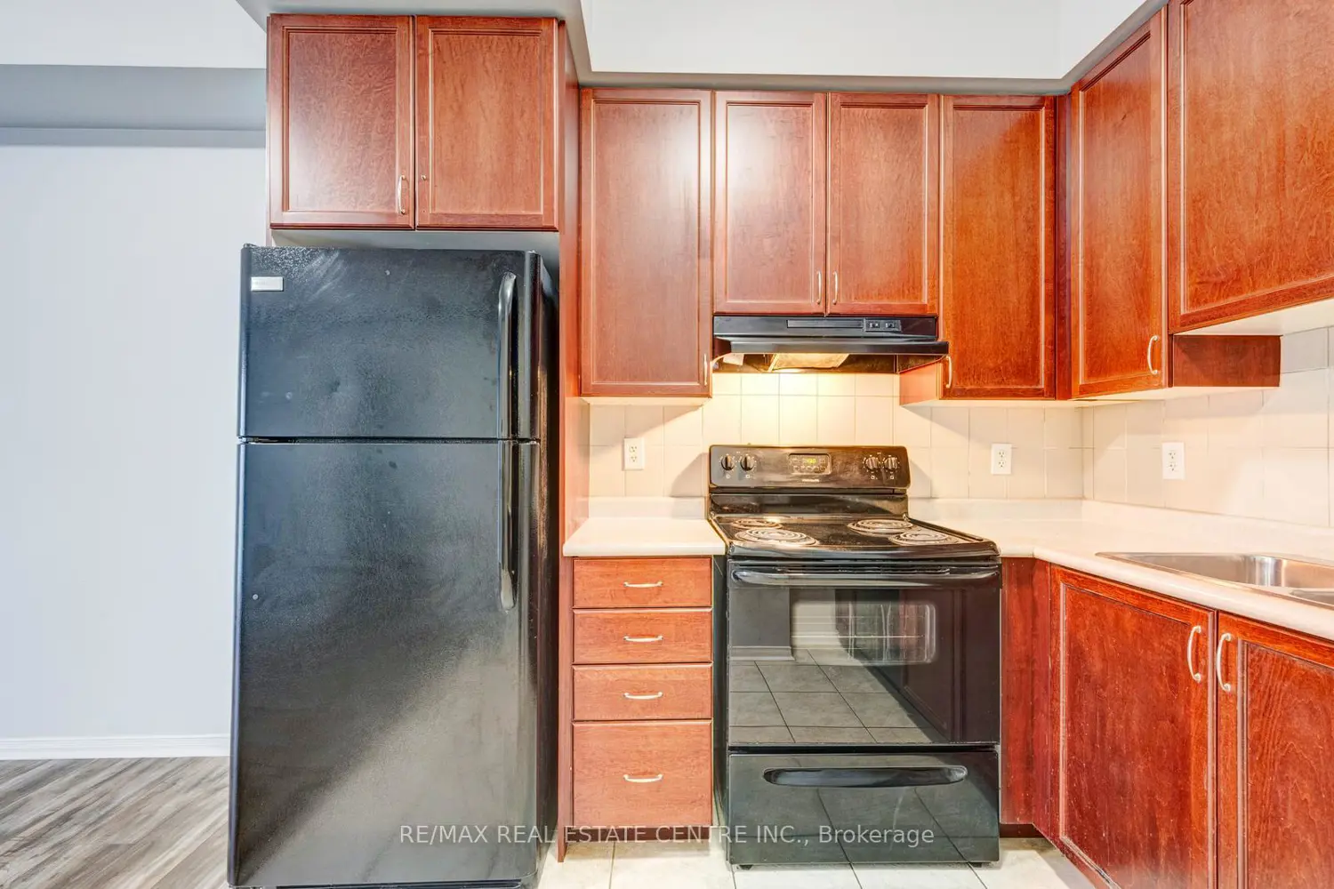 Additional image 9 of 3055 Thomas Street 306