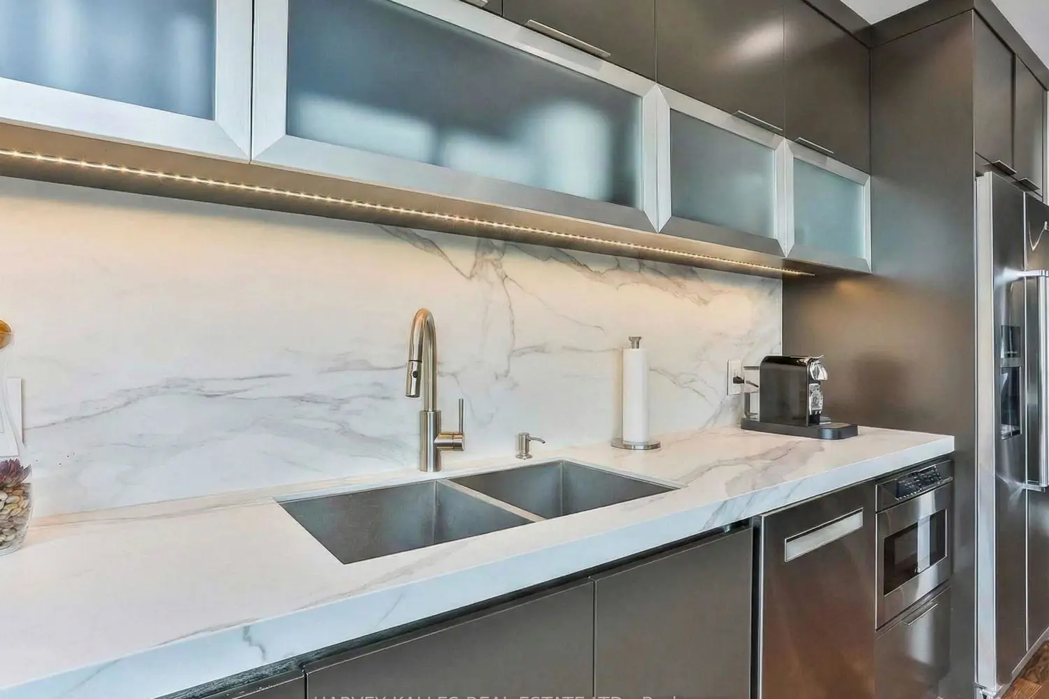 Additional image 16 of 300 Bloor Street 2701