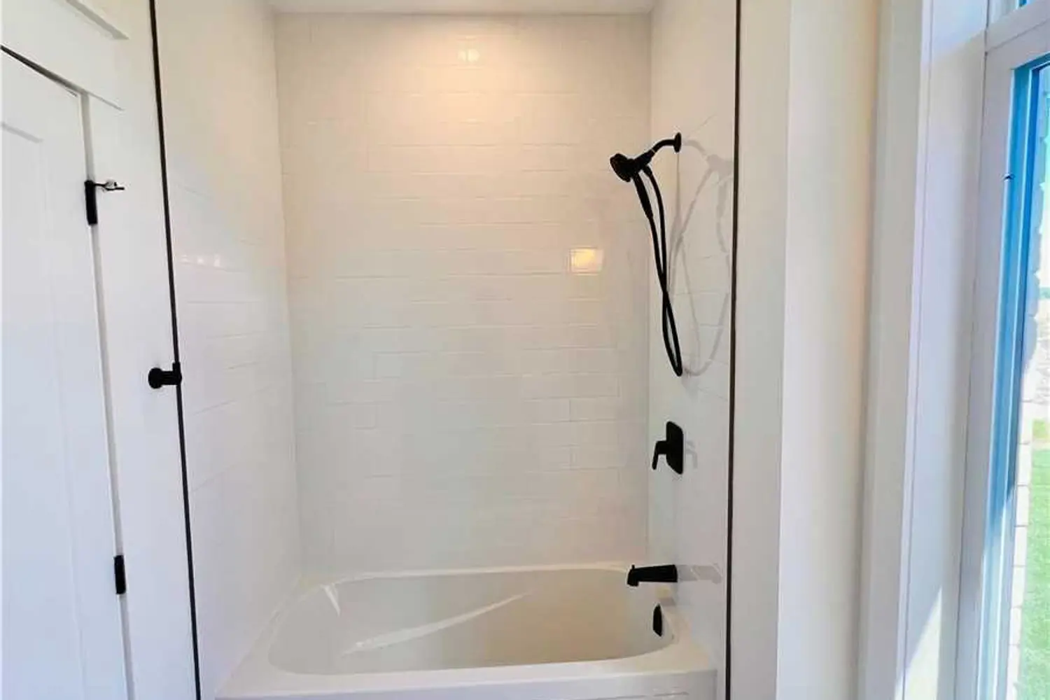 Additional image 12 of 3761 Queen Street