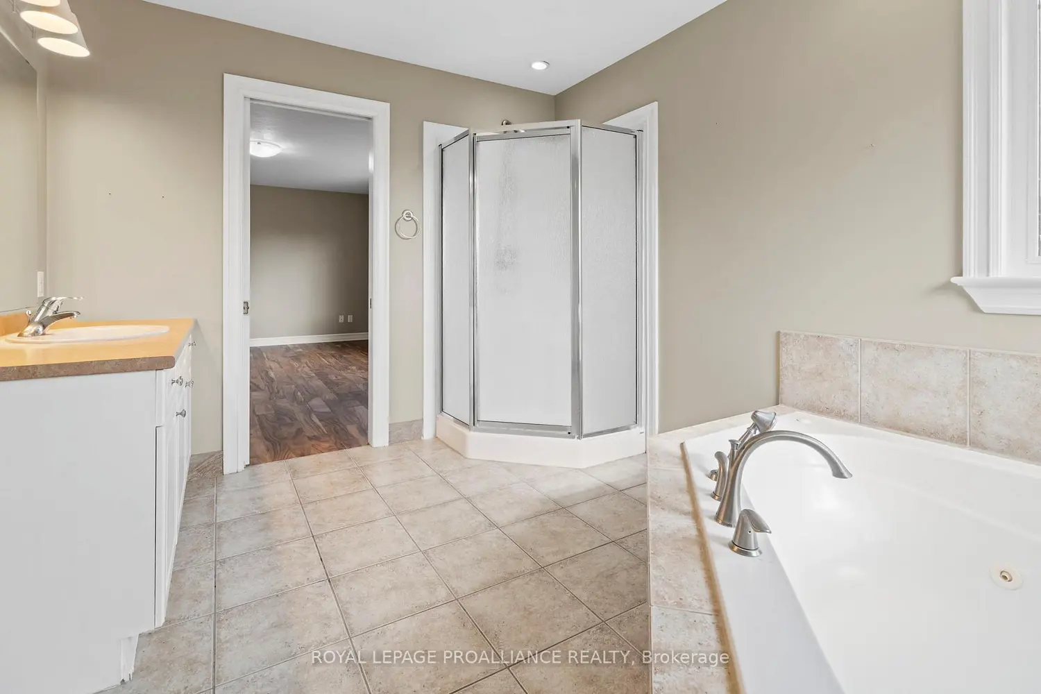 Additional image 10 of 1009 Crestwood Drive