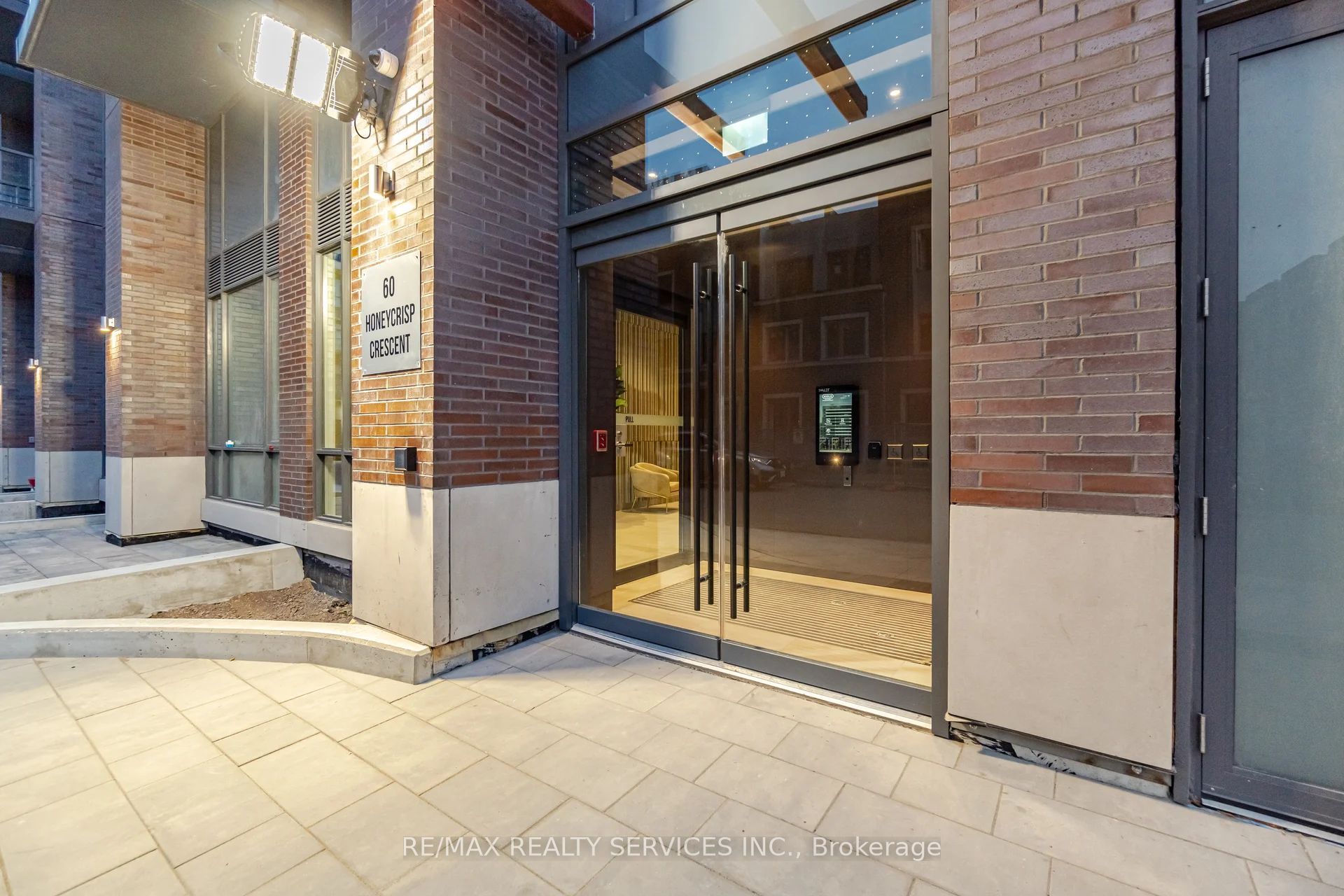 Additional image 2 of 1007-60 Honeycrisp Crescent, Vaughan, ON, L4K 0N5