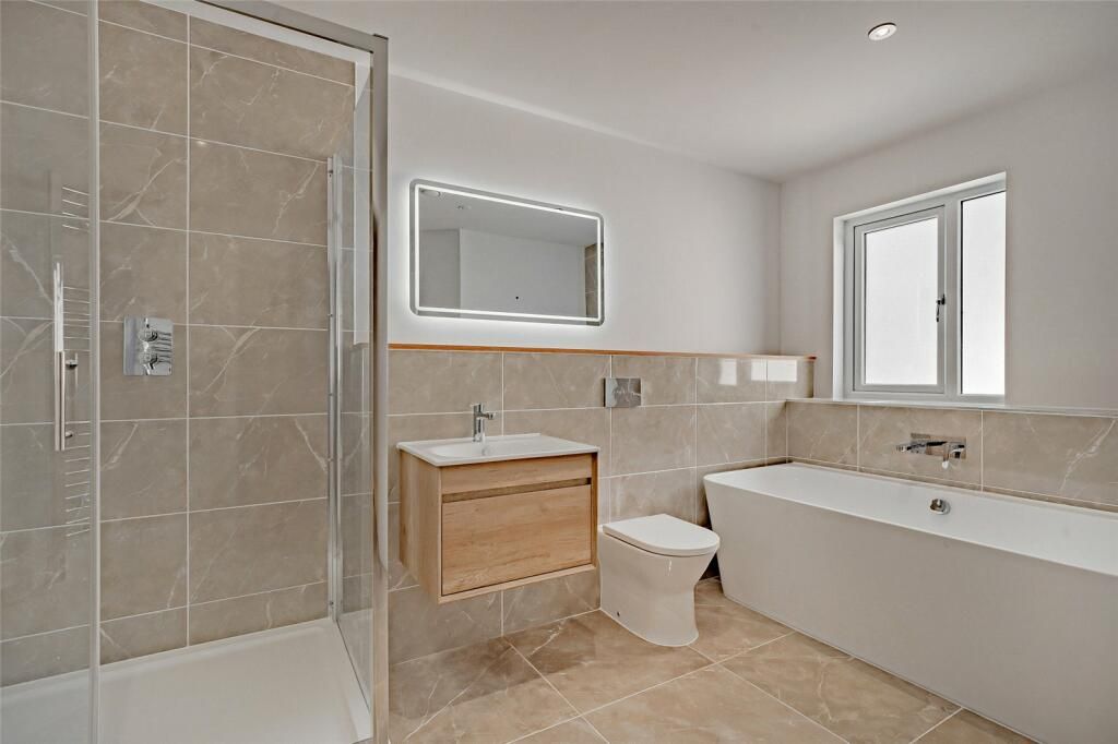 2 bed flat for saleBeaumaris LL58 photo 3