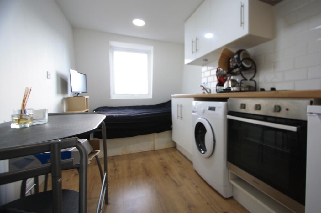 Additional image 4 of Studio Flat, Walworth Place, SE17, N1 7GU