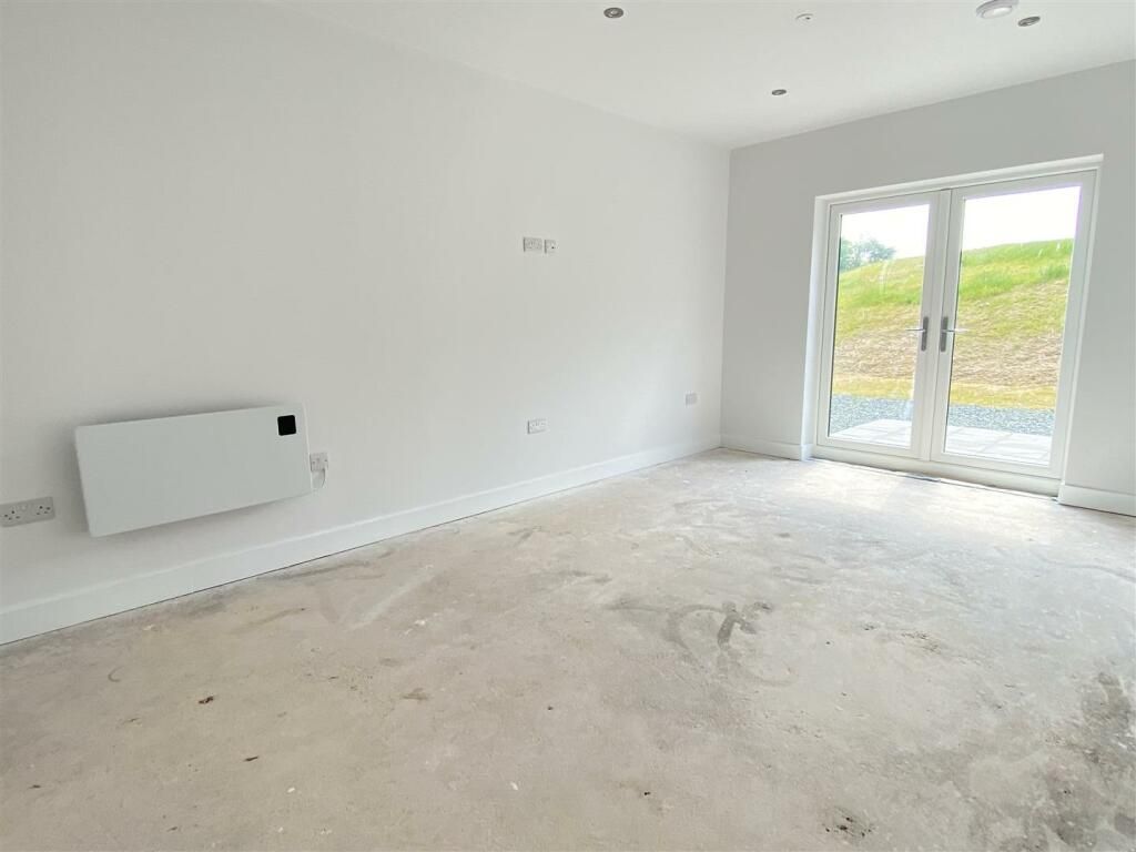 2 bed flat for saleBeaumaris LL58 photo 5