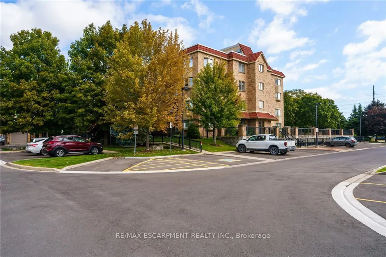 Additional image 20 of 3499 Upper Middle Road #211