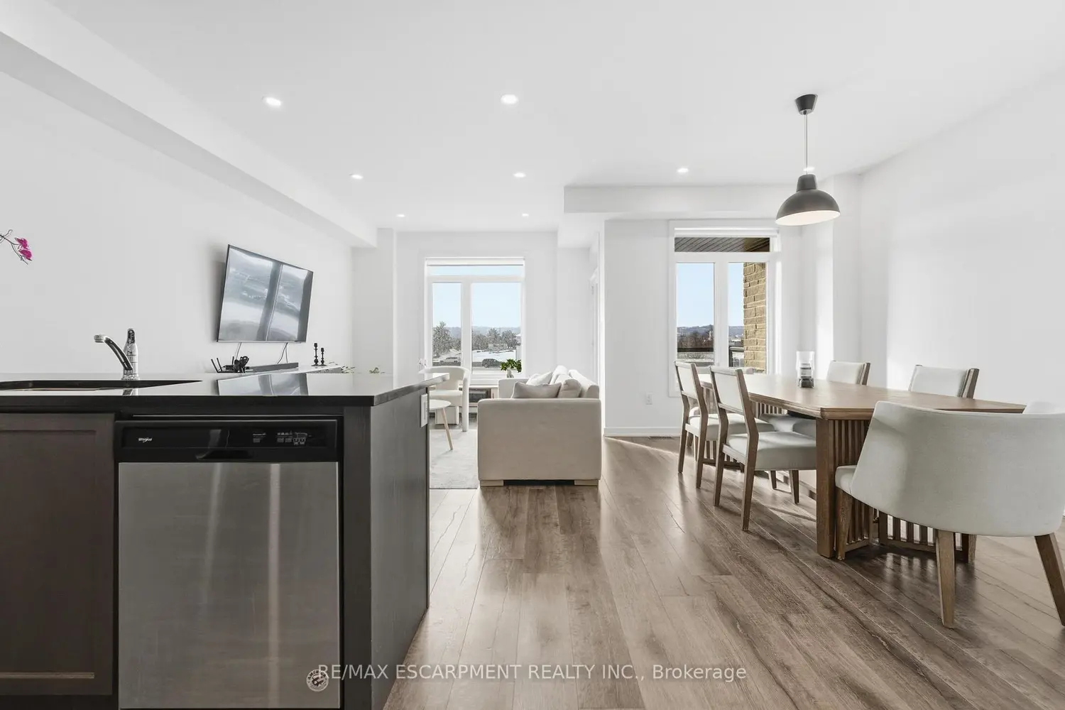 Additional image 8 of 590 North Service Road 44