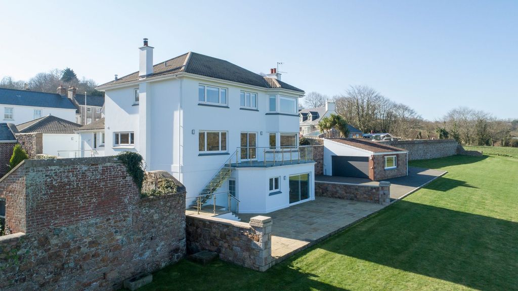 Additional image 2 of 4 bed detached house for saleLe Jardin, Grouville JE3