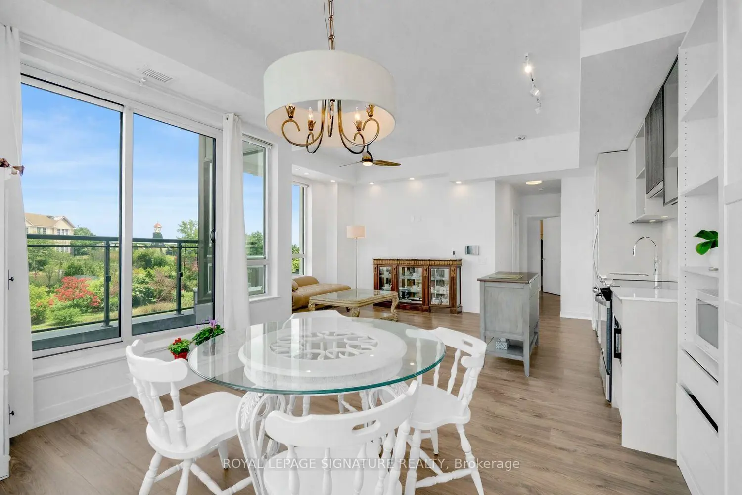 Additional image 8 of 395 Dundas Street 234