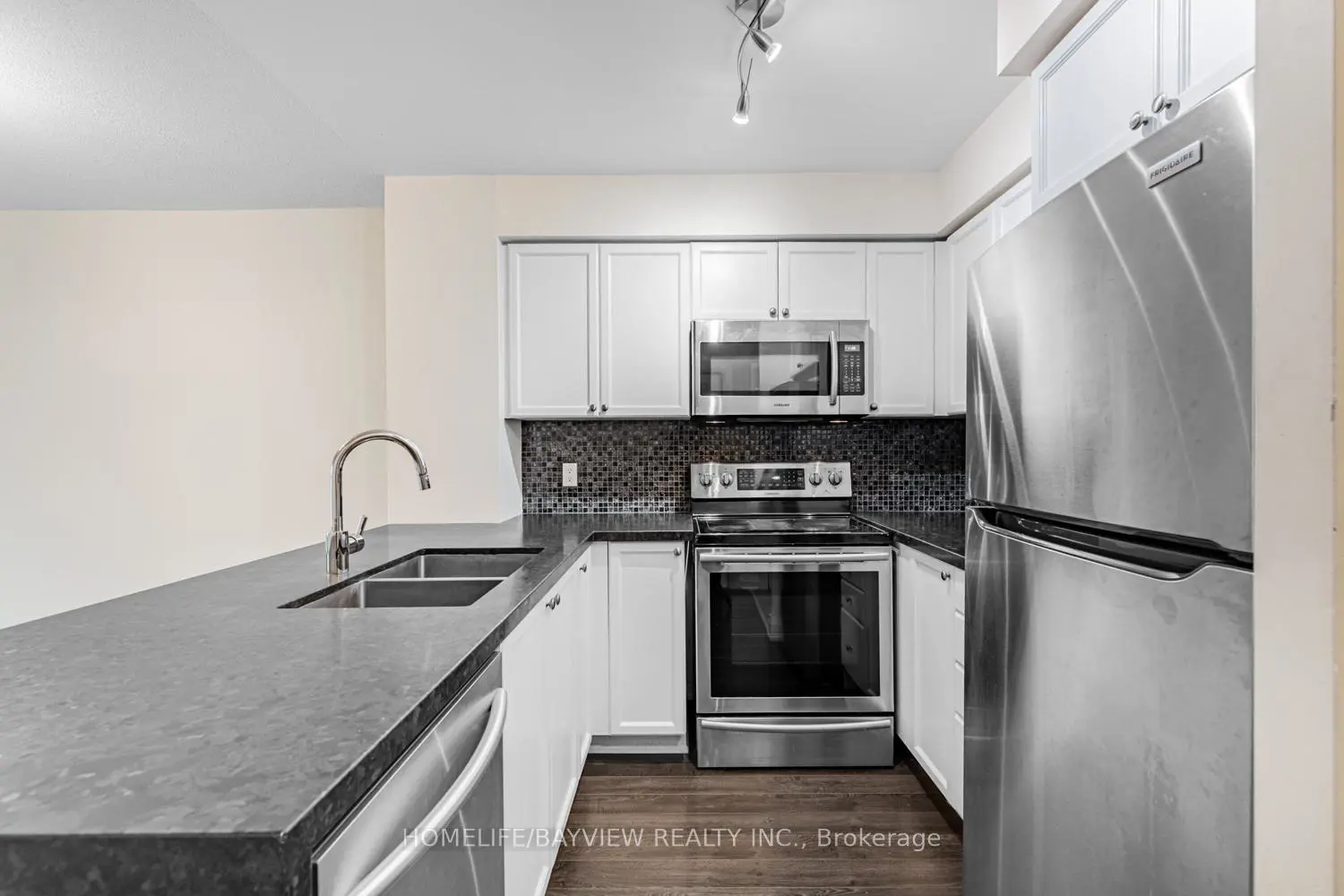 Additional image 5 of 18 Parkview Avenue 1015