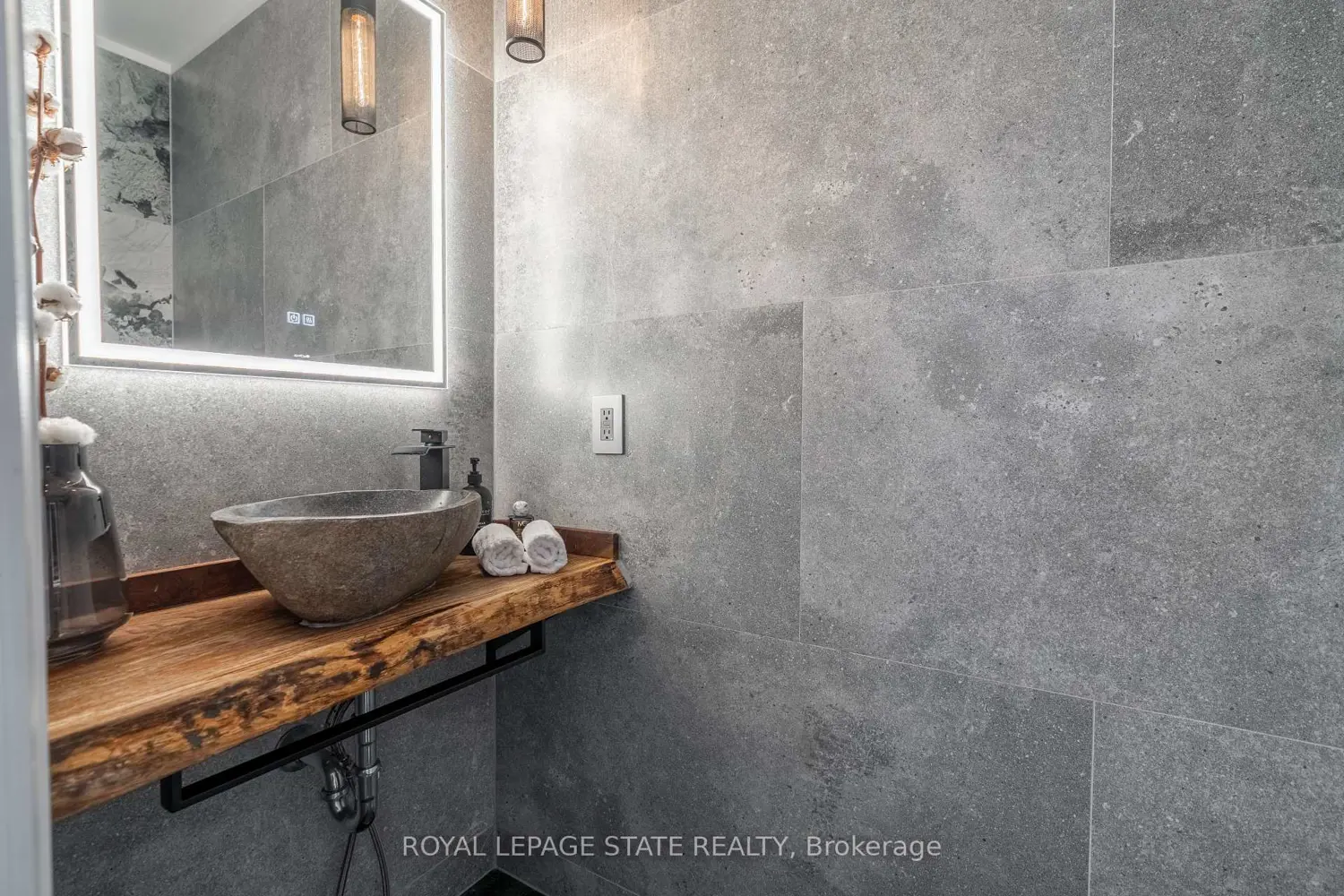 Additional image 4 of 35 Midhurst Heights 22