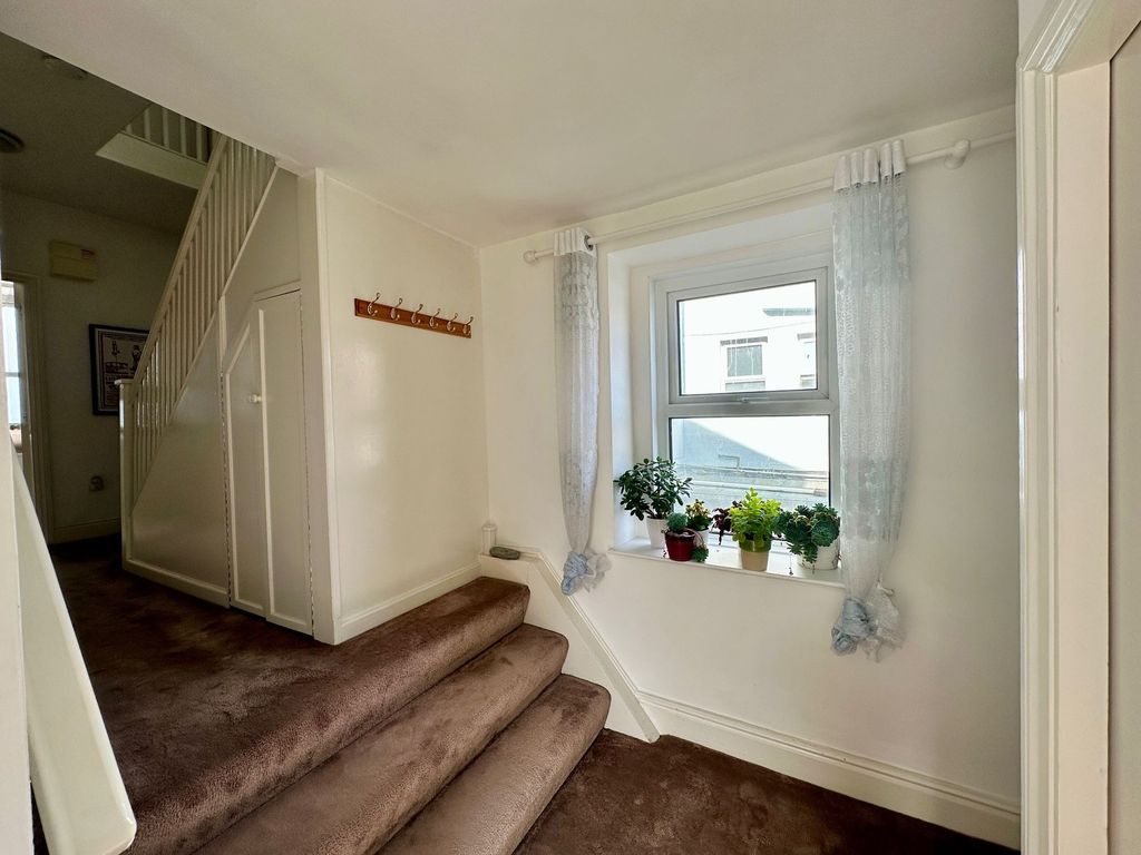 4 bed flat for saleMarine Parade, Peel IM5 photo 5