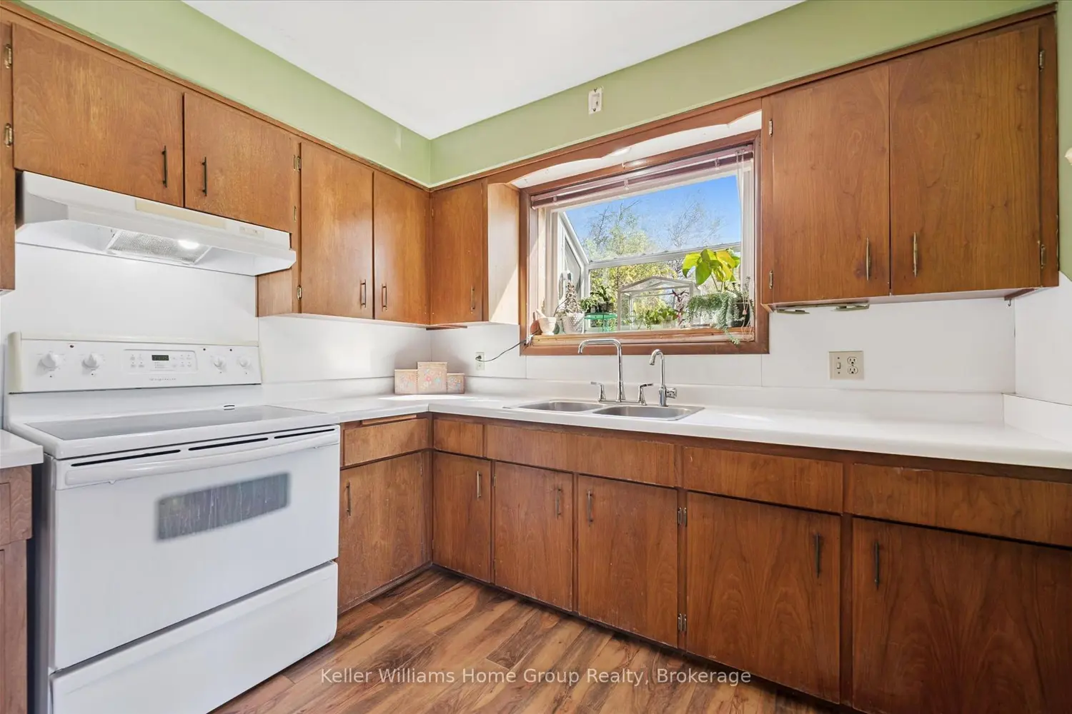 Additional image 3 of 568 Black Street