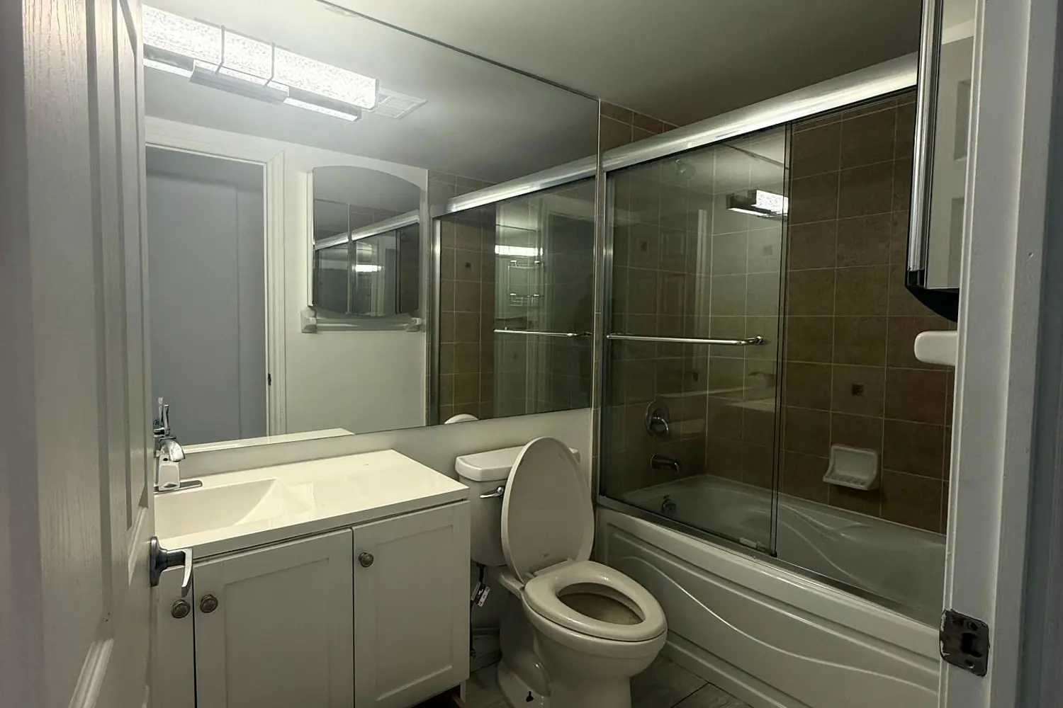 Additional image 16 of 3880 Duke Of York Boulevard 1906