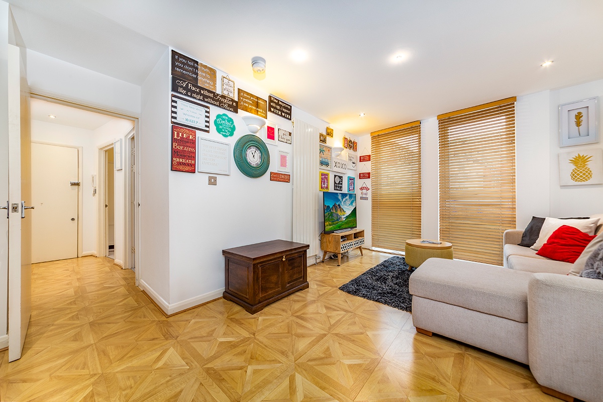 2 Bed Flat, Royal Mint Street, E1, N1 7GU