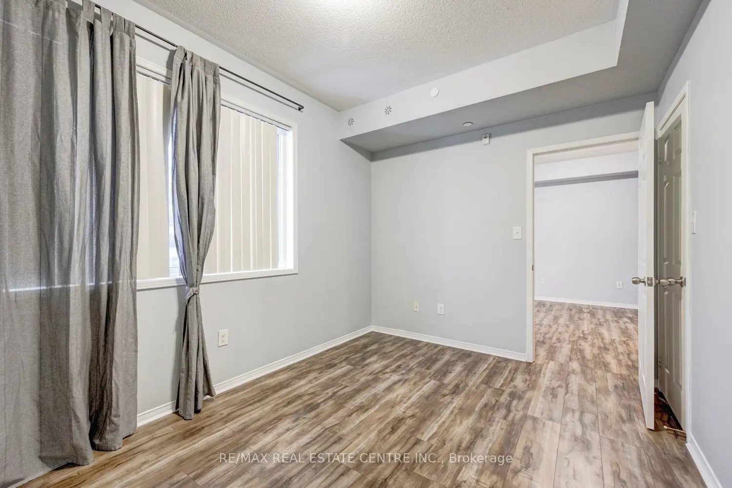 Additional image 17 of 3055 Thomas Street 306