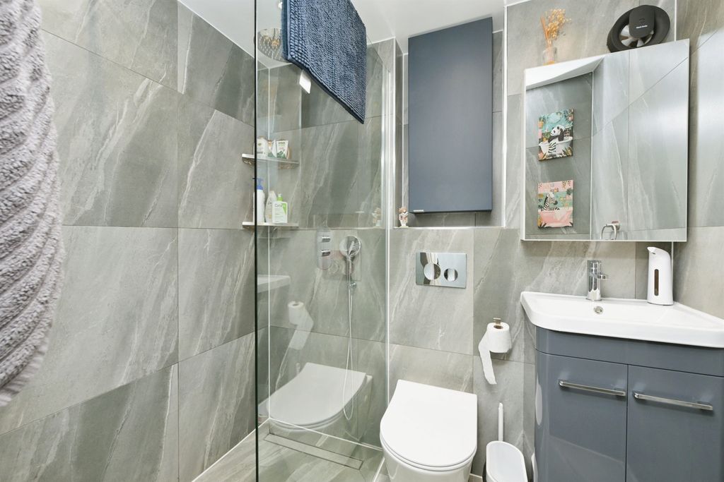 Additional image 5 of 2 bed flat for saleClarence Avenue, Northampton NN2