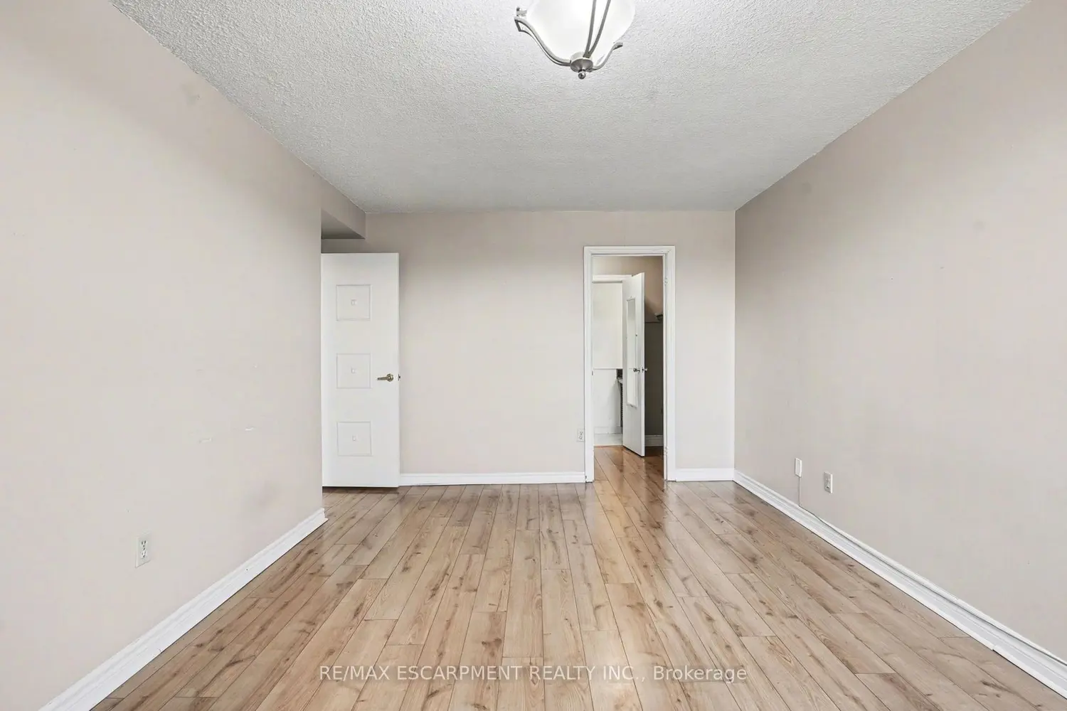 Additional image 10 of 500 Green Road 218