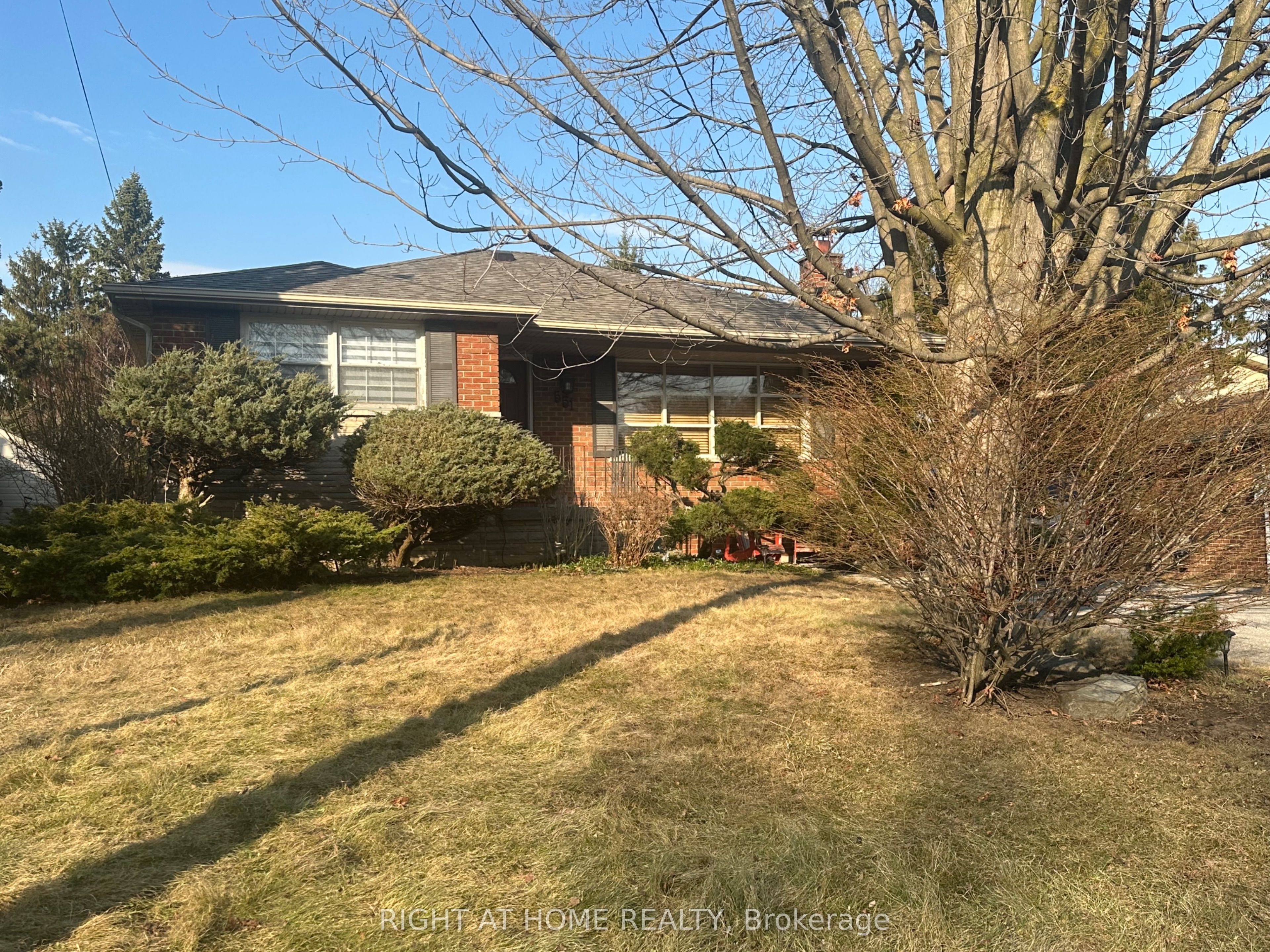 Additional image 2 of Main-551 Brentwood Avenue, Oshawa, ON, L1G 2S9