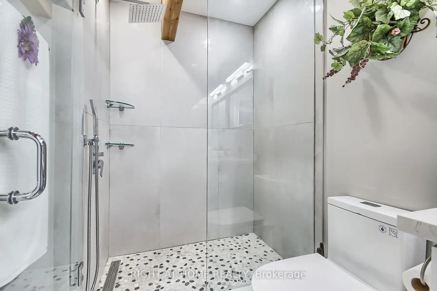 Additional image 9 of 26 Beach Road