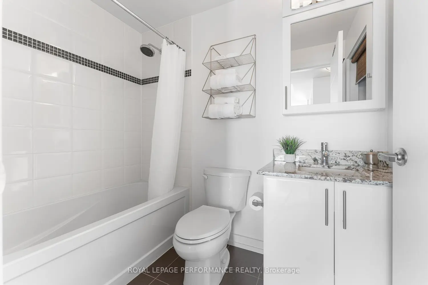 Additional image 12 of 40 Nepean Street 1305