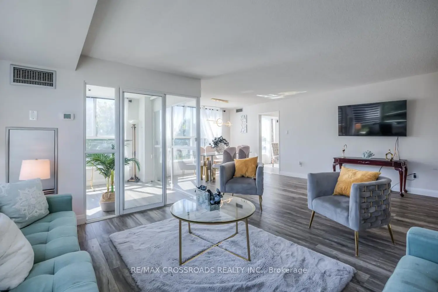 Additional image 4 of 7825 Bayview Avenue 304