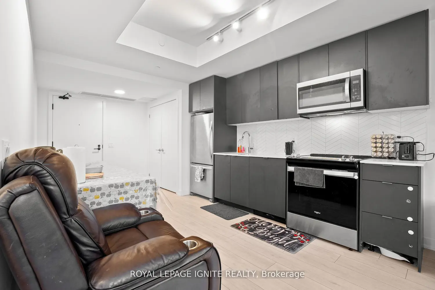 Additional image 4 of 1604 Charles Street 414